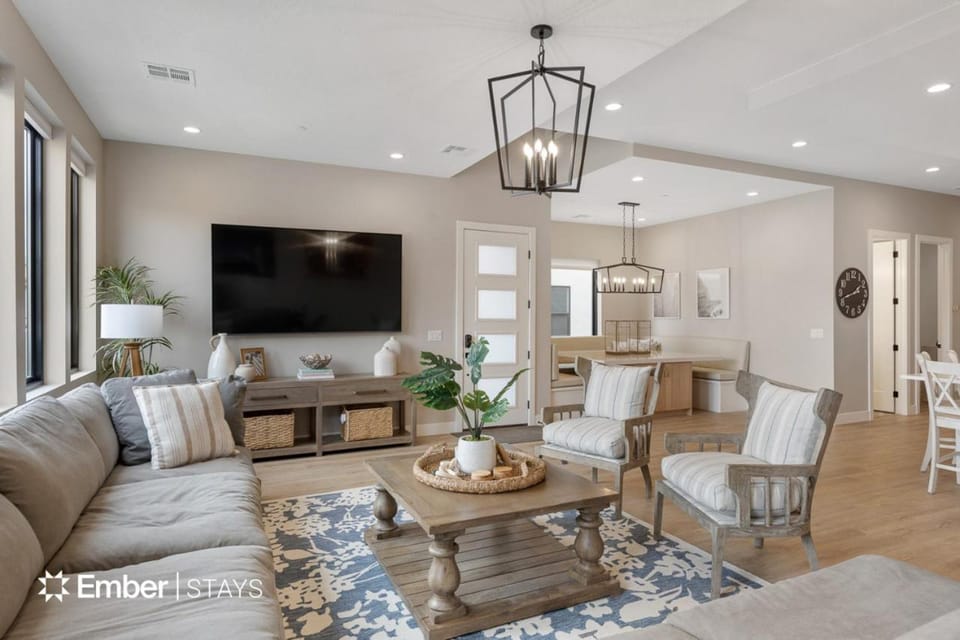 The Solace at Desert Color by Ember Stays House in St George