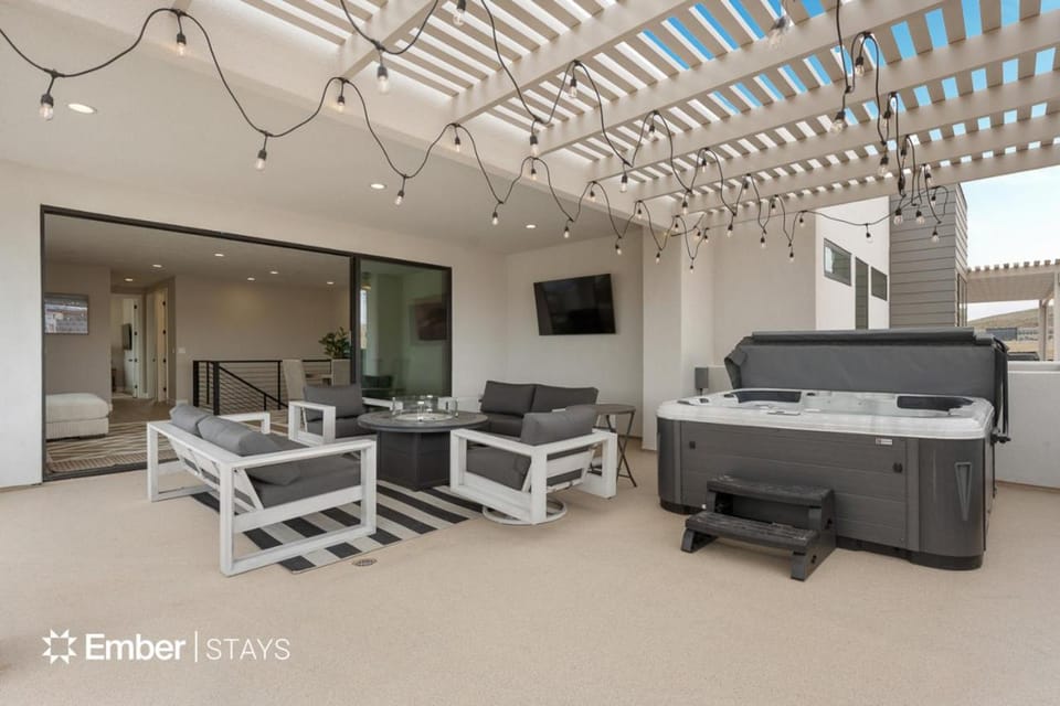 The Solace at Desert Color by Ember Stays House in St George