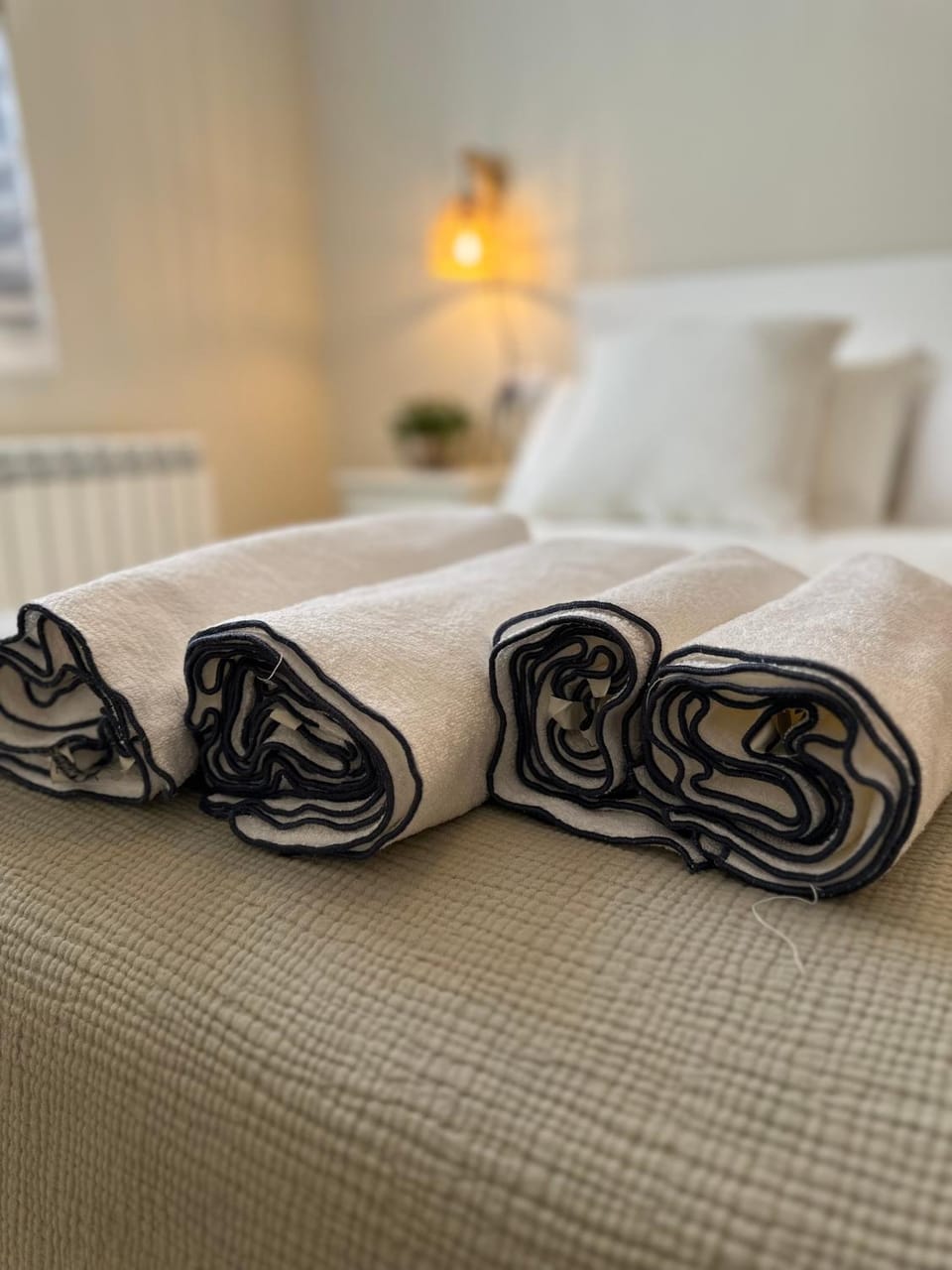 Bed, Bedroom, towels