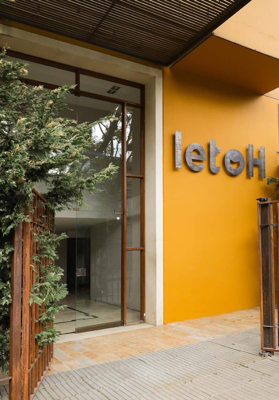 Property building, Facade/entrance, Location