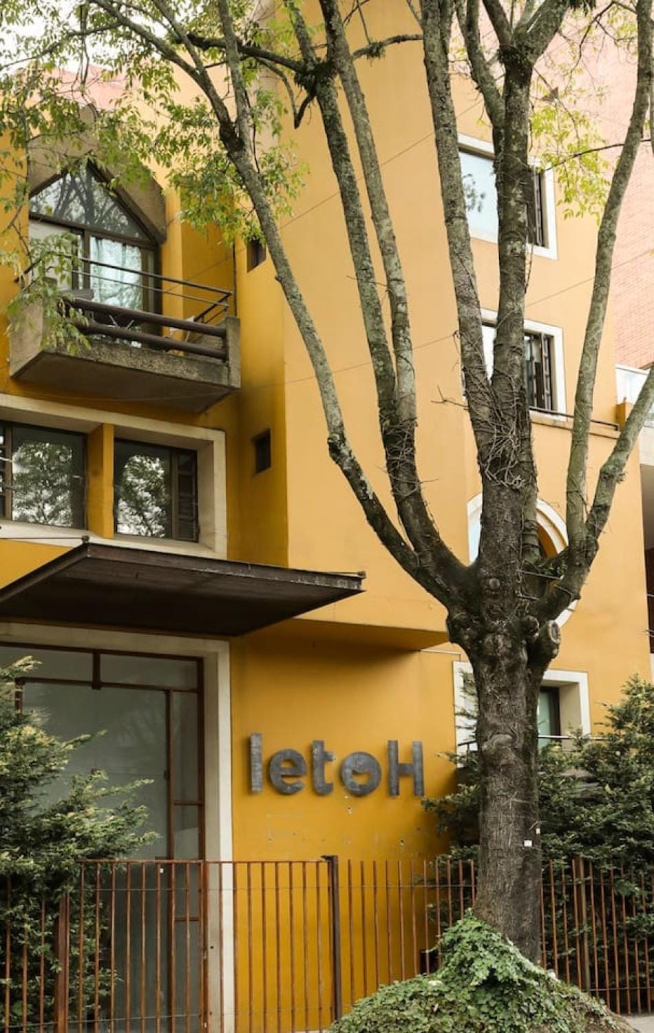 Property building, Location