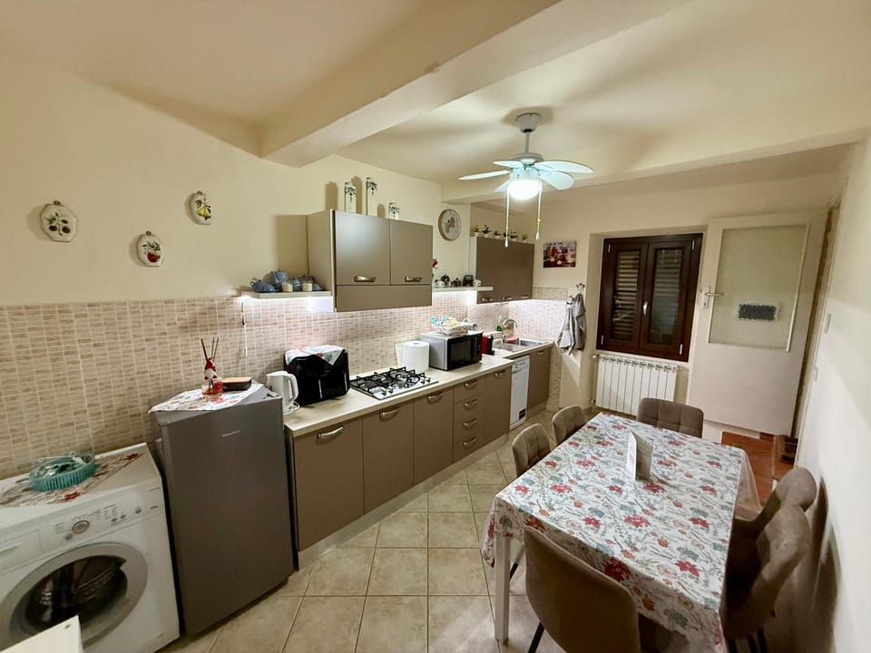 Kitchen or kitchenette, Dining area, dishwasher, oven, stove, washing machine