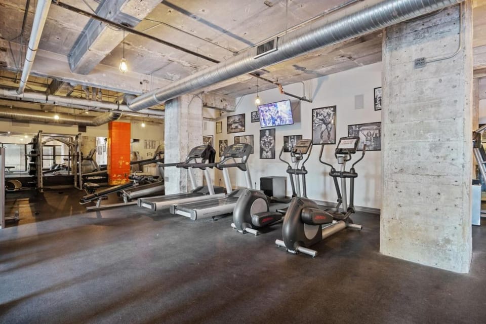 Spacious Downtown Apartment | Pool + In-Unit laundry Apartment in Dallas