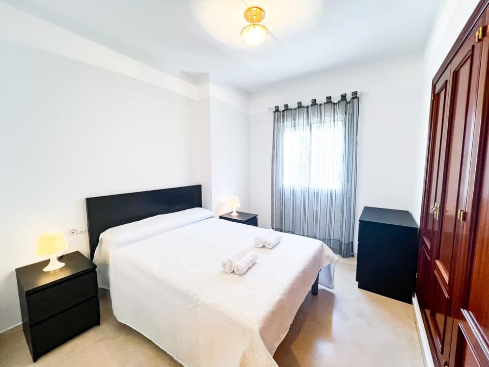 Bed, Photo of the whole room, Bedroom, internet, towels, wardrobe