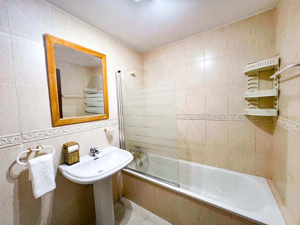 Bathroom, Bath, towels