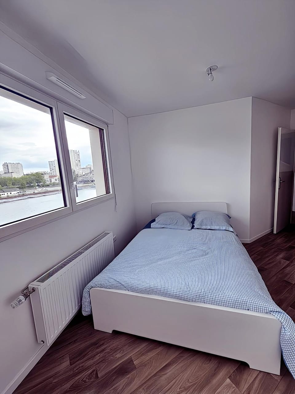 Grand F4 vue sur la Seine 5 min de Paris Apartment in Charenton-le-Pont