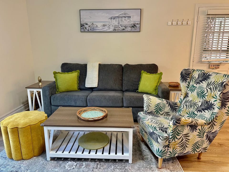Cozy 1BD, 5 Mins Walk to the Beach, No Stairs! Apartment in South Forest Beach