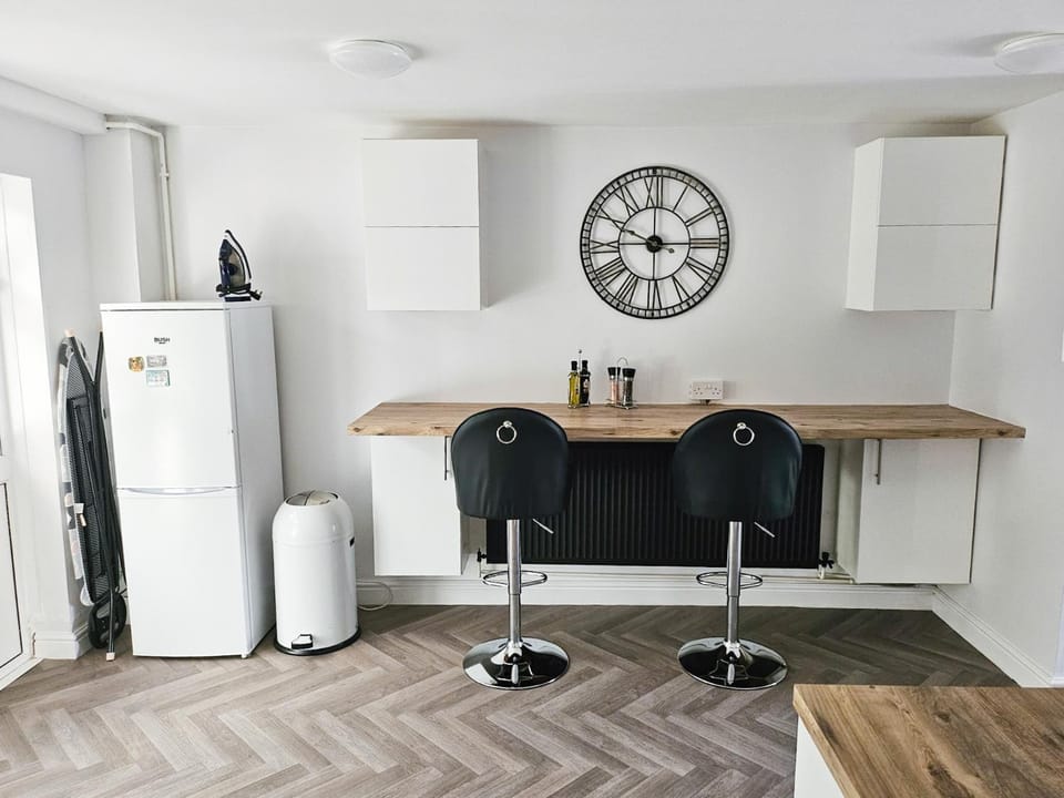 NEC-Airport-HS2- 4min drive to NEC House in Metropolitan Borough of Solihull