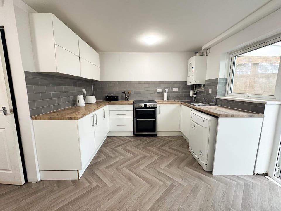 NEC-Airport-HS2- 4min drive to NEC House in Metropolitan Borough of Solihull