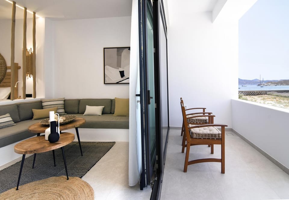 View (from property/room), Balcony/Terrace, Living room, Seating area, Dining area