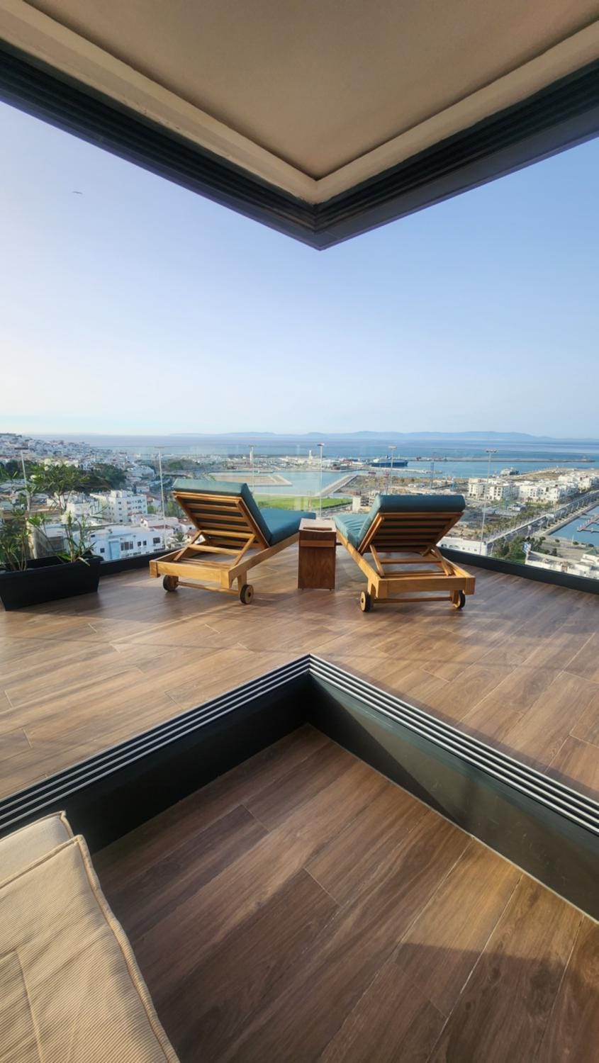 Magnifique penthouse 160m2 terrasse 90m2 vue mer Apartment in Tangier