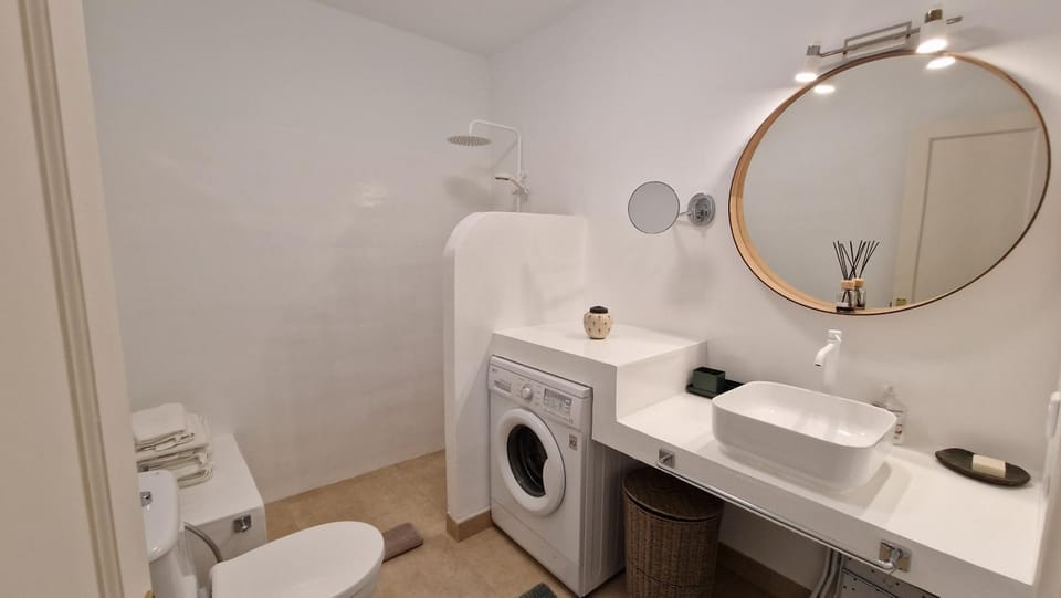 Bathroom, washing machine
