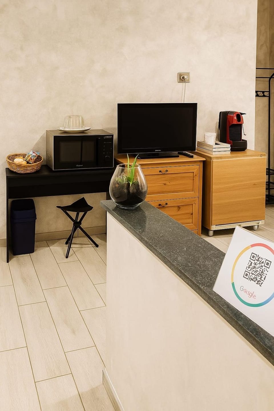 TV and multimedia, Coffee/tea facilities, Living room, Breakfast, microwave, wardrobe