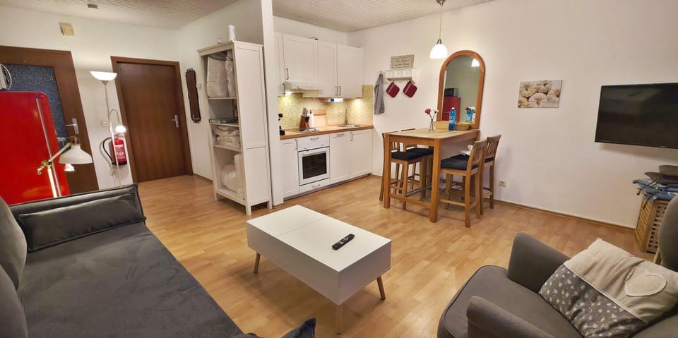 TV and multimedia, Kitchen or kitchenette, Living room, Dining area, kitchen