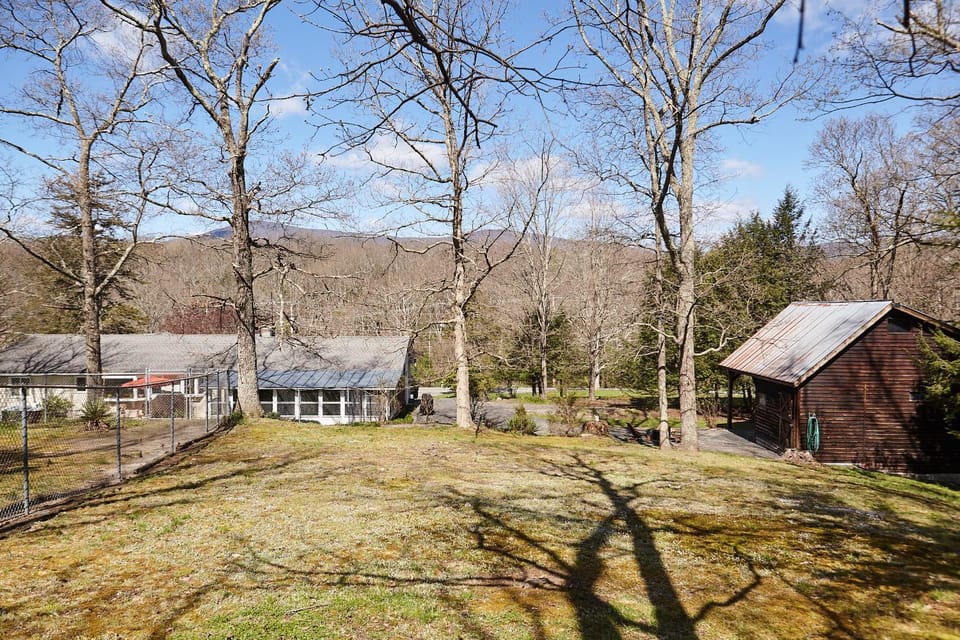 Catskills Retro Retreat- Upstate Home w Hot Tub House in Capital District, NY, USA