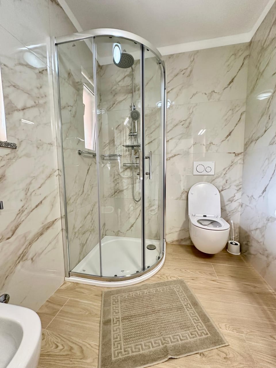 Shower, Toilet, Bathroom, towels