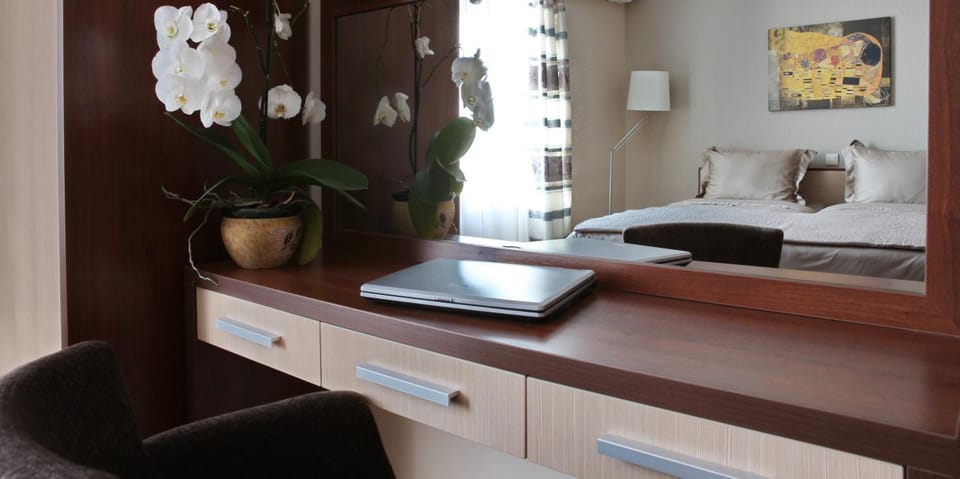 Bedroom, Internal: Not applicable to any particular room