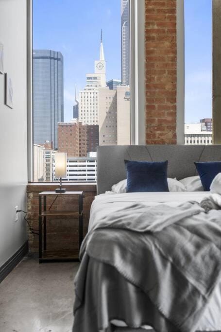 Bed, Photo of the whole room, Bedroom, City view