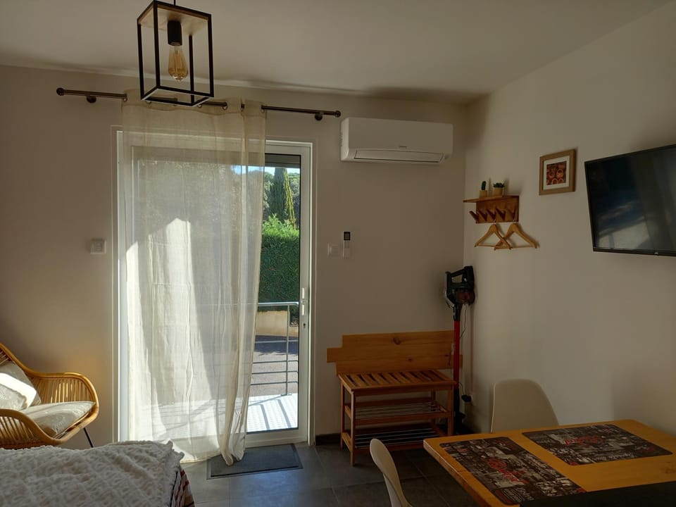 studio les genêts Apartment in Provence-Alpes-Côte d'Azur