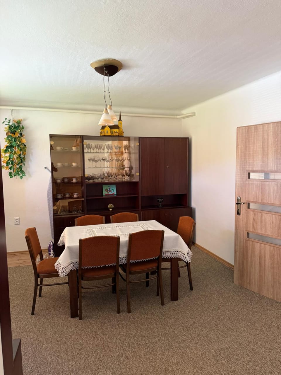Seating area, Dining area