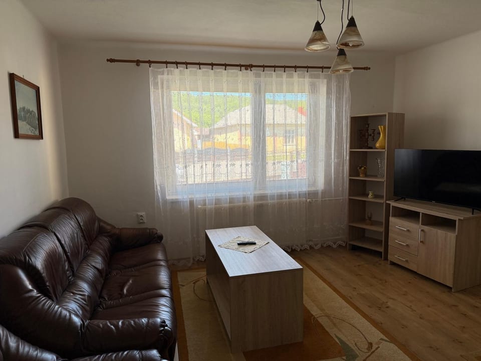 Communal lounge/ TV room, TV and multimedia, Living room, Seating area, Evening entertainment