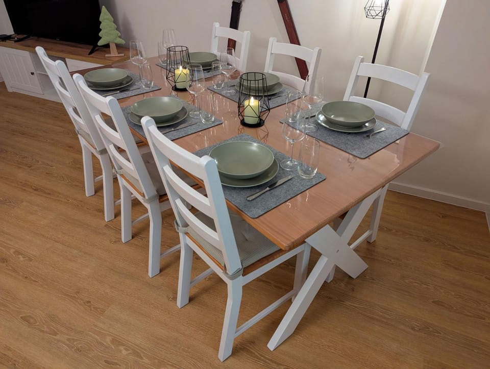 TV and multimedia, Seating area, Dining area