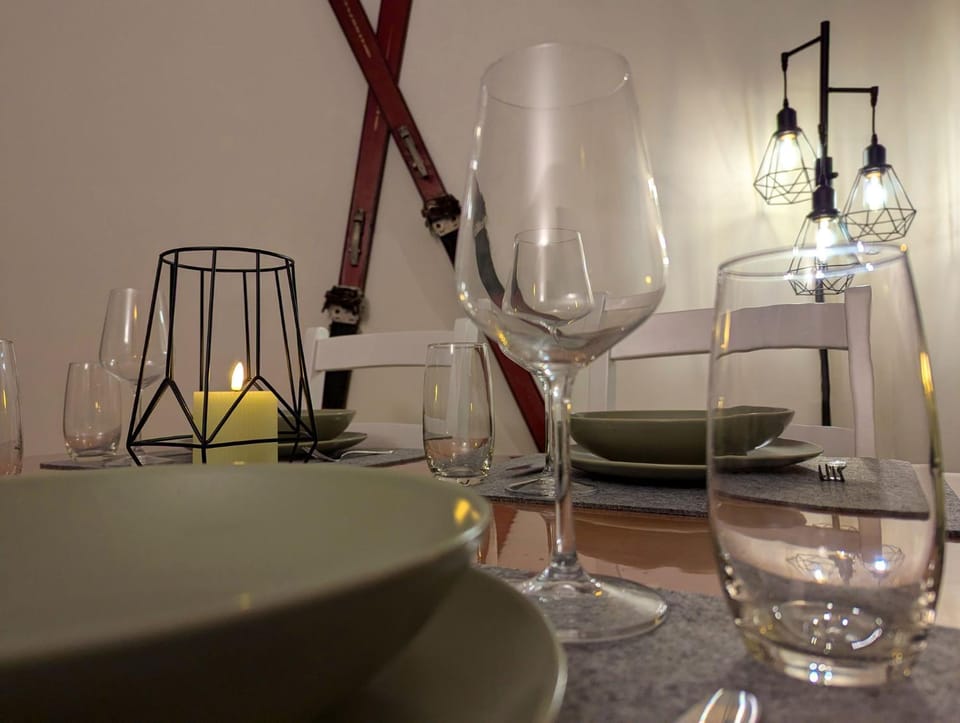 Seating area, Dining area