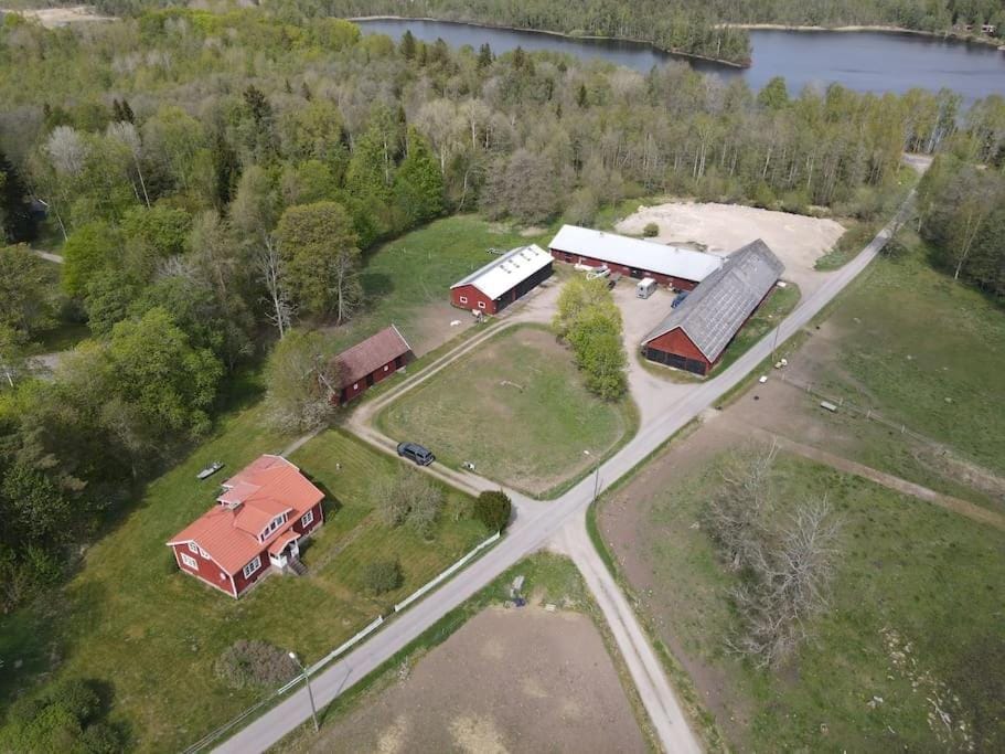 Property building, Neighbourhood, Natural landscape, Bird's eye view, Lake view