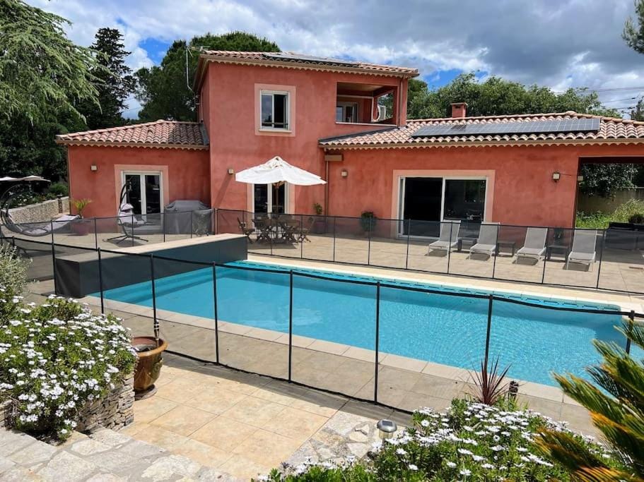 Swimming pool, sunbed
