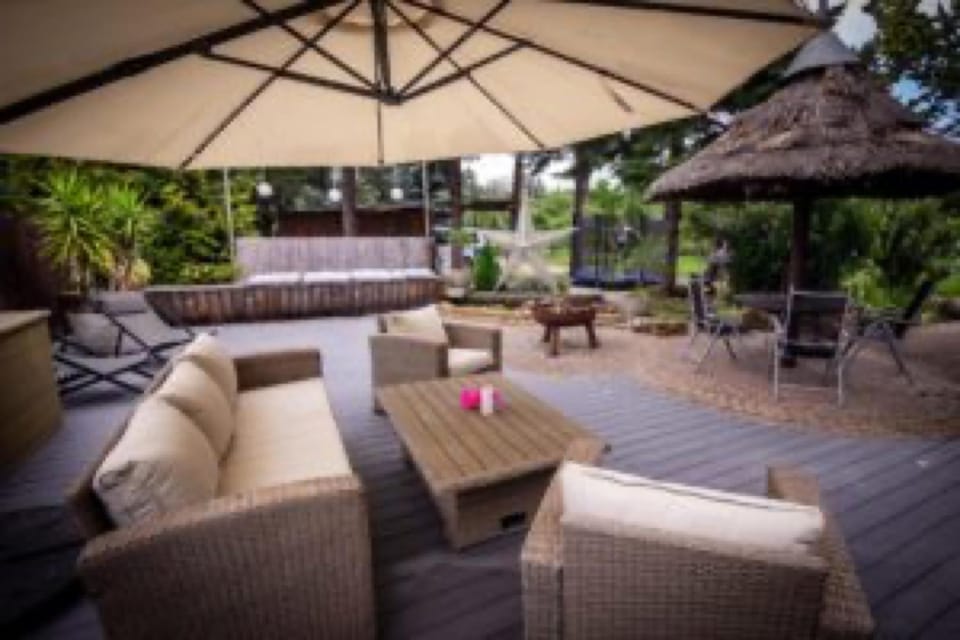 Property building, Balcony/Terrace, Living room
