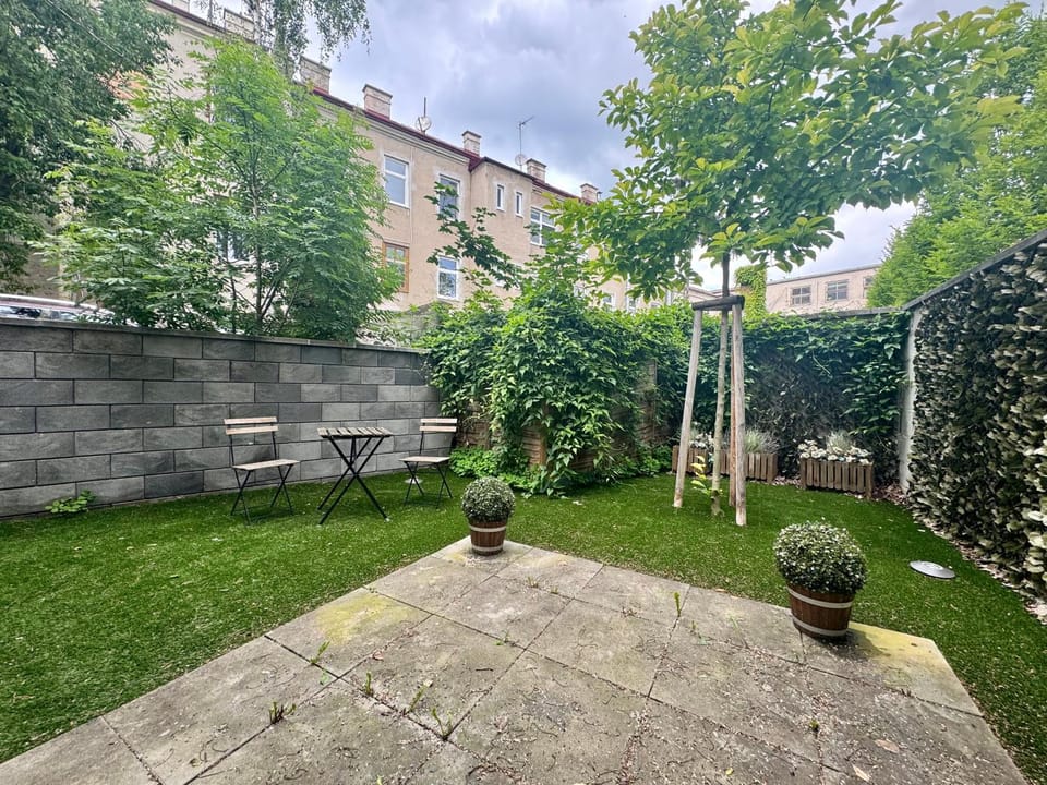 Patio, Garden, Balcony/Terrace