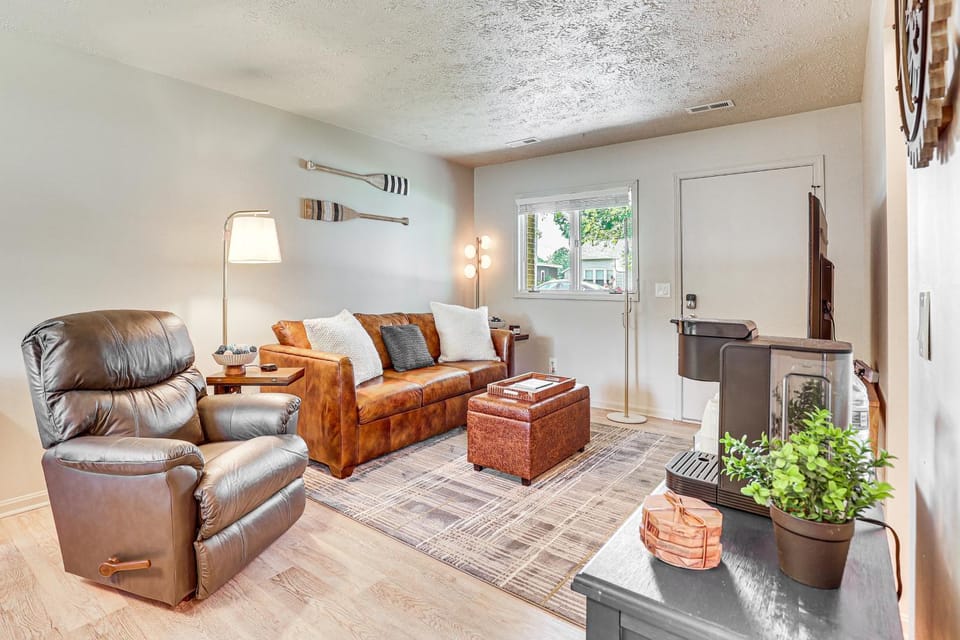 Cozy Meyers Lake Townhome: Near Hall of Fame! House in Canton