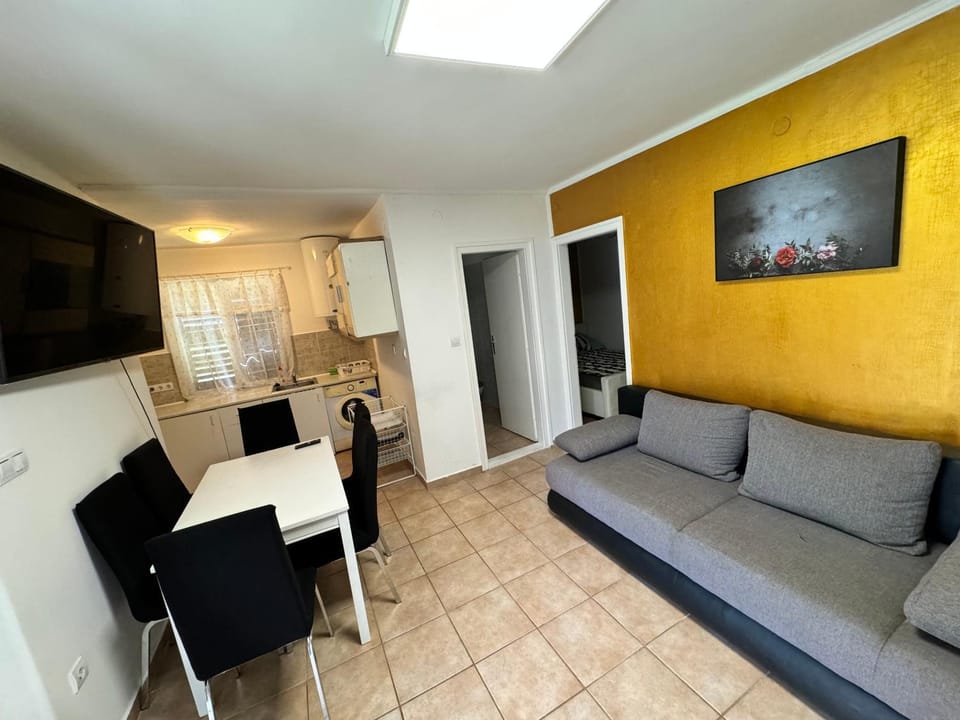 Muzsi Apartman Siófok House in Siófok