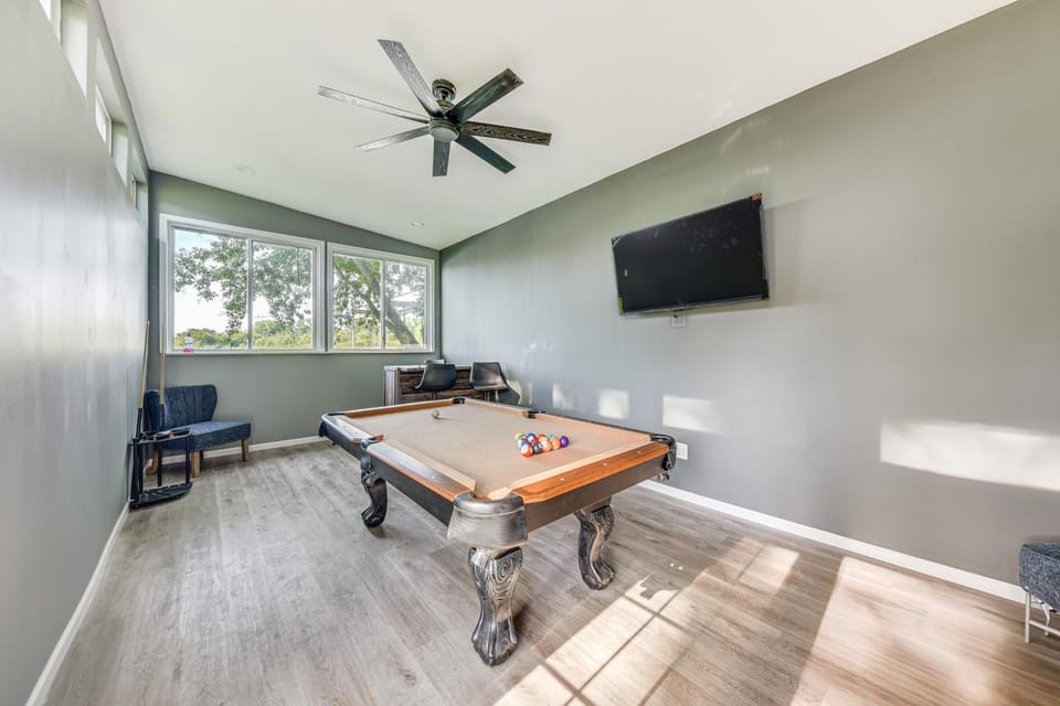 Lakefront Antioch Home w/ Dock, Grill, Game Room! House in Illinois