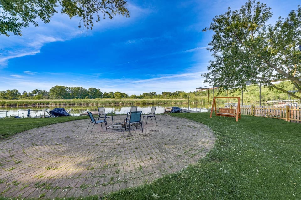 Lakefront Antioch Home w/ Dock, Grill, Game Room! House in Illinois