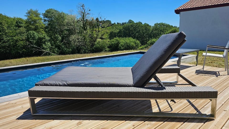 Patio, Pool view, Swimming pool, sunbed