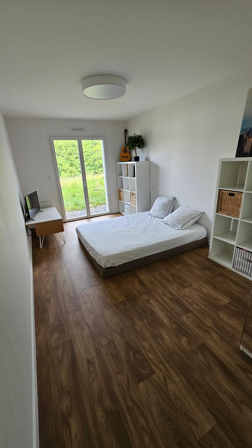 Bed, Photo of the whole room, Bedroom