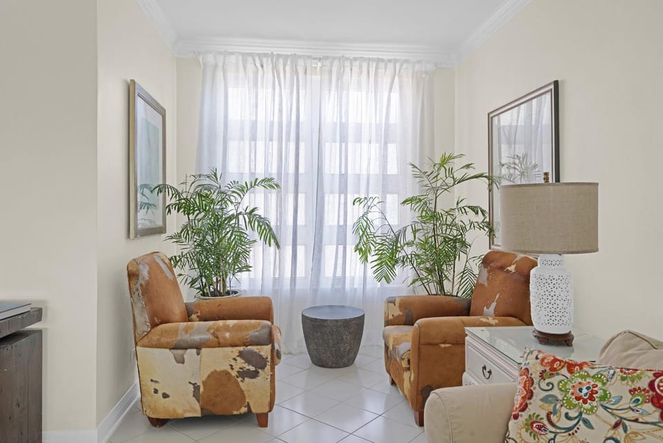 Wave Song - Stunning apartment on beach with pool Apartment in Nassau
