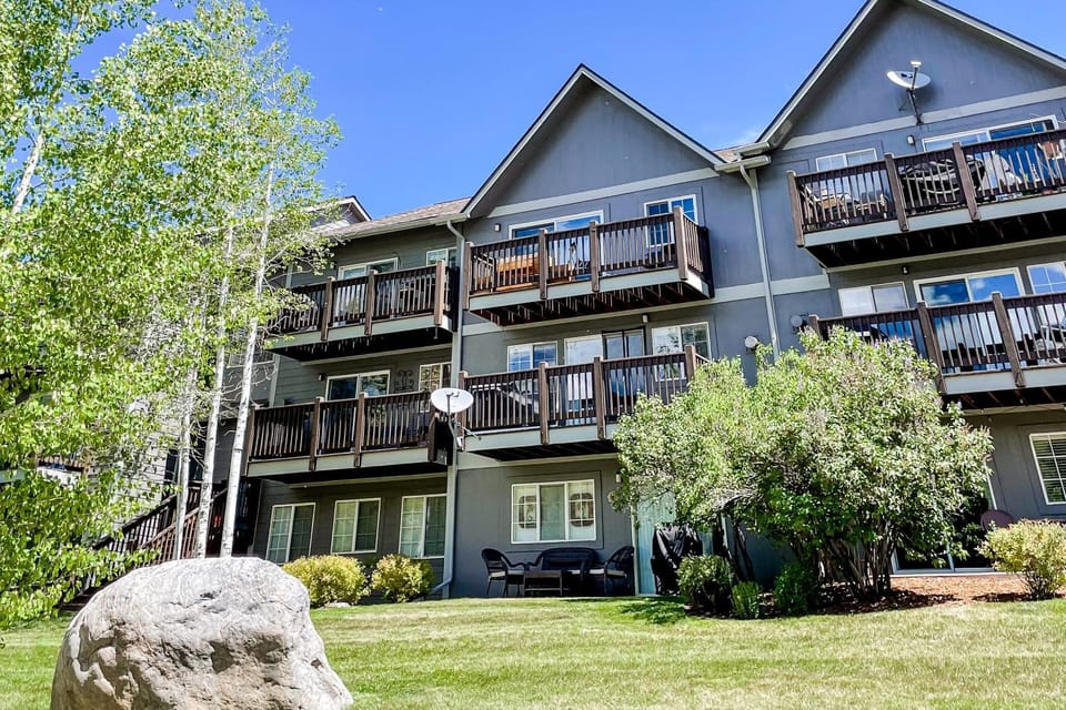 River's Edge Vista Retreat Apartment in Avon