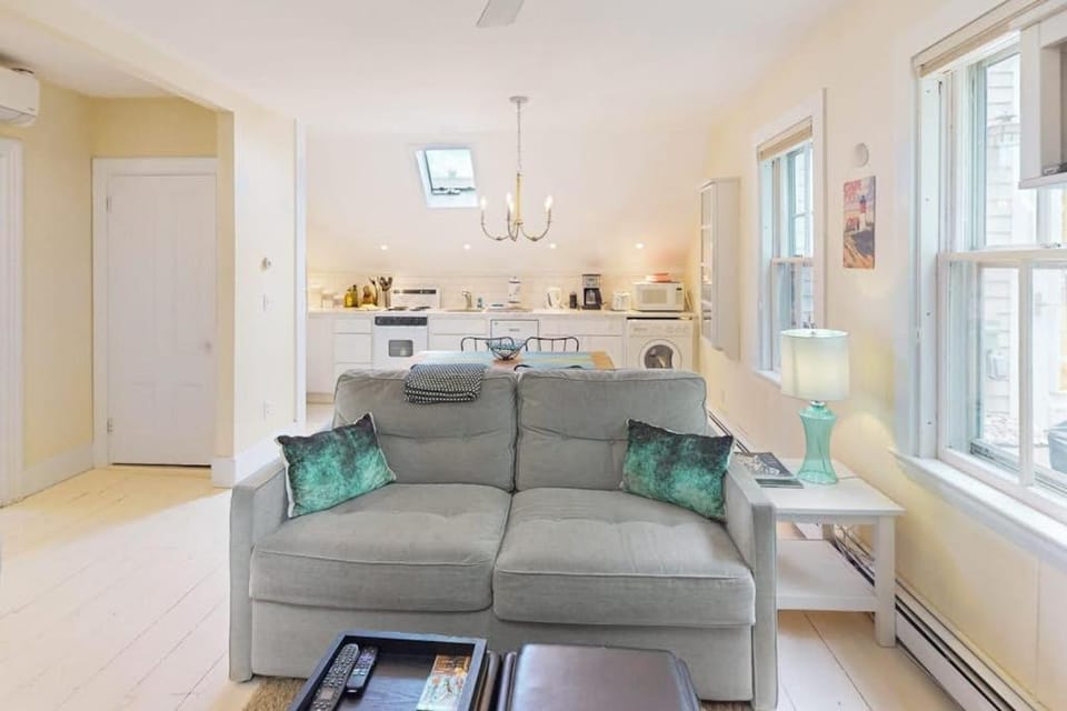 Central Coastal Apartment Apartment in Provincetown