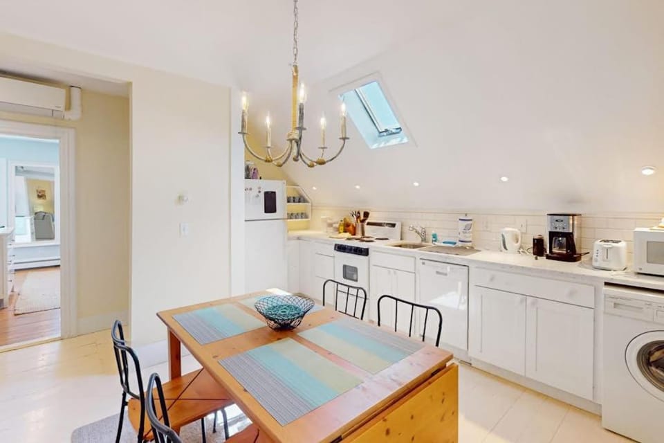Central Coastal Apartment Apartment in Provincetown