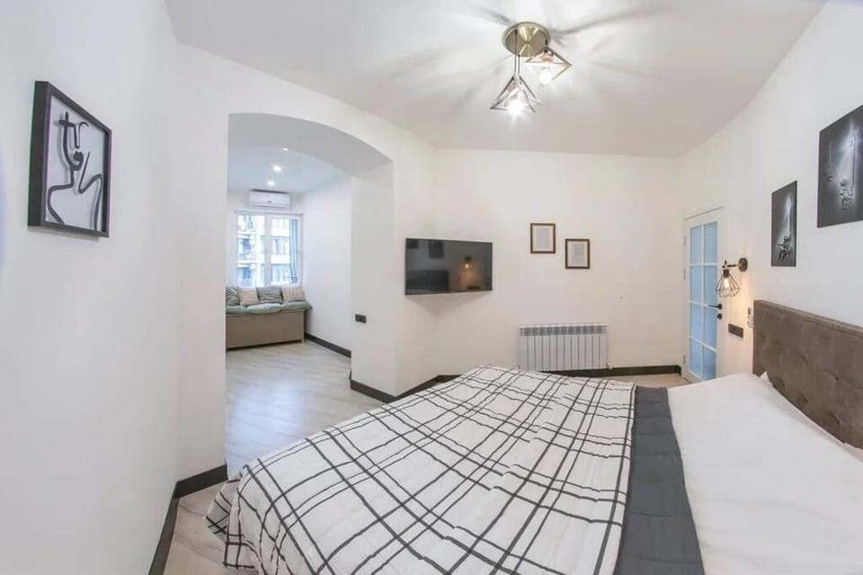 Bed, TV and multimedia, Photo of the whole room, Bedroom