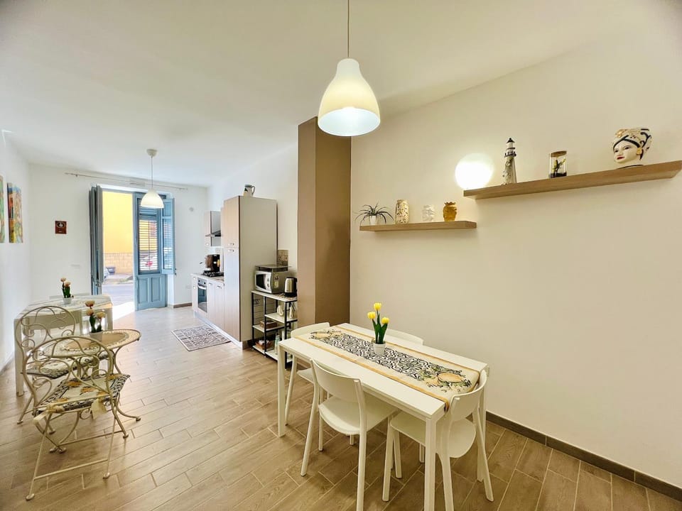 Dining area, Communal kitchen