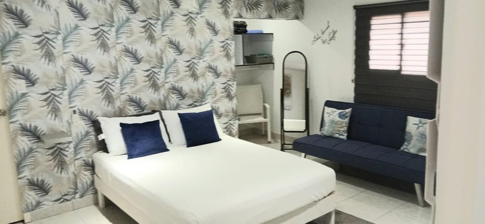 Photo of the whole room, Bedroom