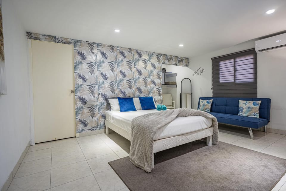 Bed, Photo of the whole room, Seating area, Bedroom