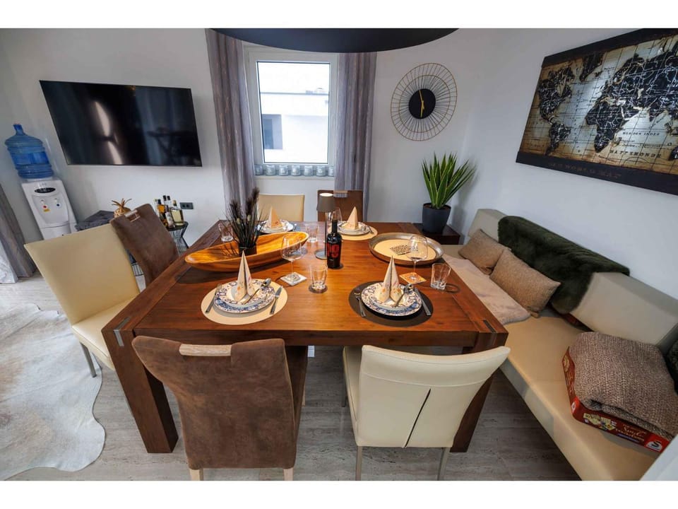 TV and multimedia, Living room, Dining area