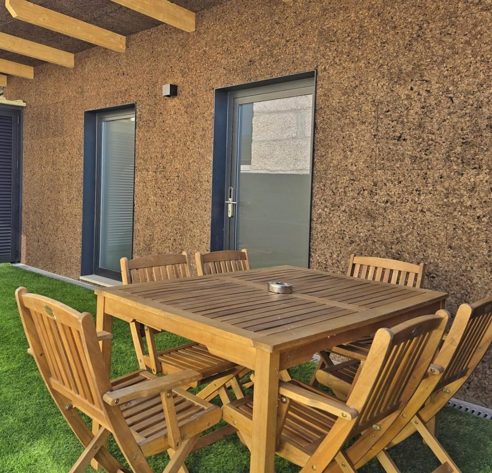 Patio, Day, Balcony/Terrace, Dining area