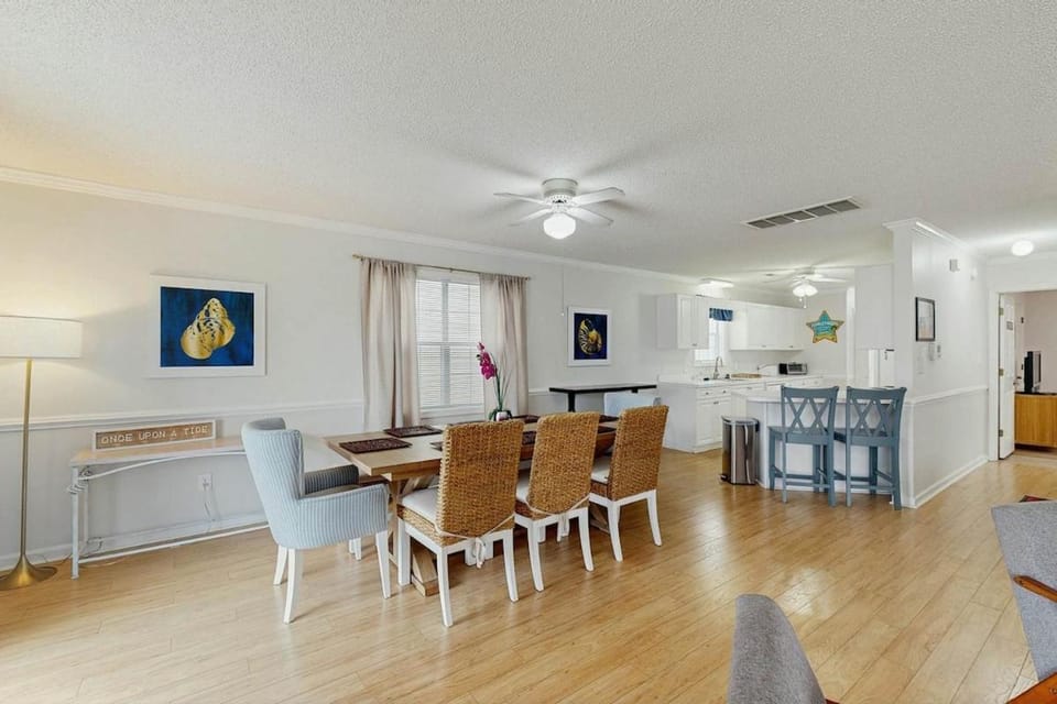 A Wave From It All House in Surfside Beach