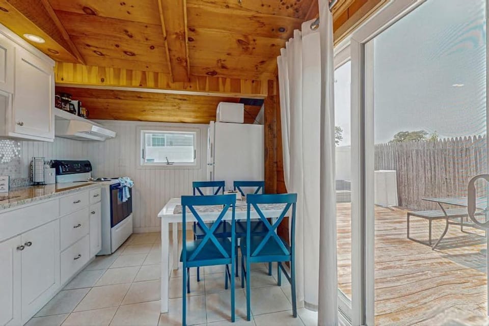 Glendon Beach Getaway House in Dennis Port