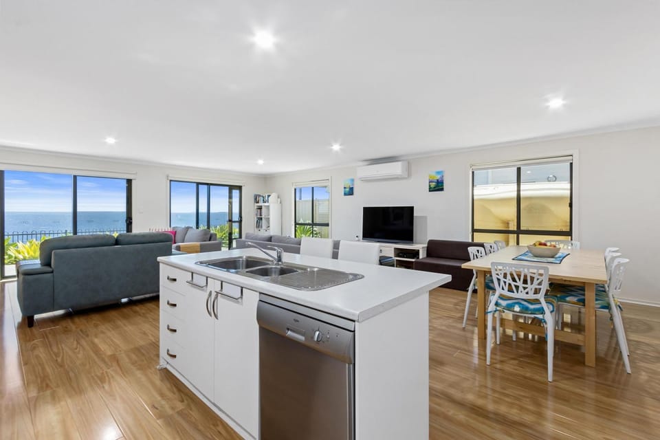 Kitchen or kitchenette, Living room, Dining area, Sea view
